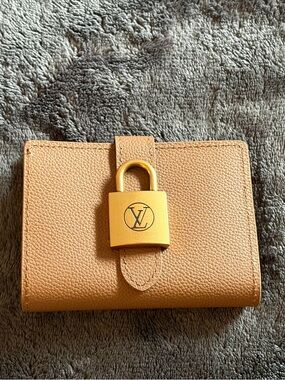 “Low Key” Style Compact Leather Wallet